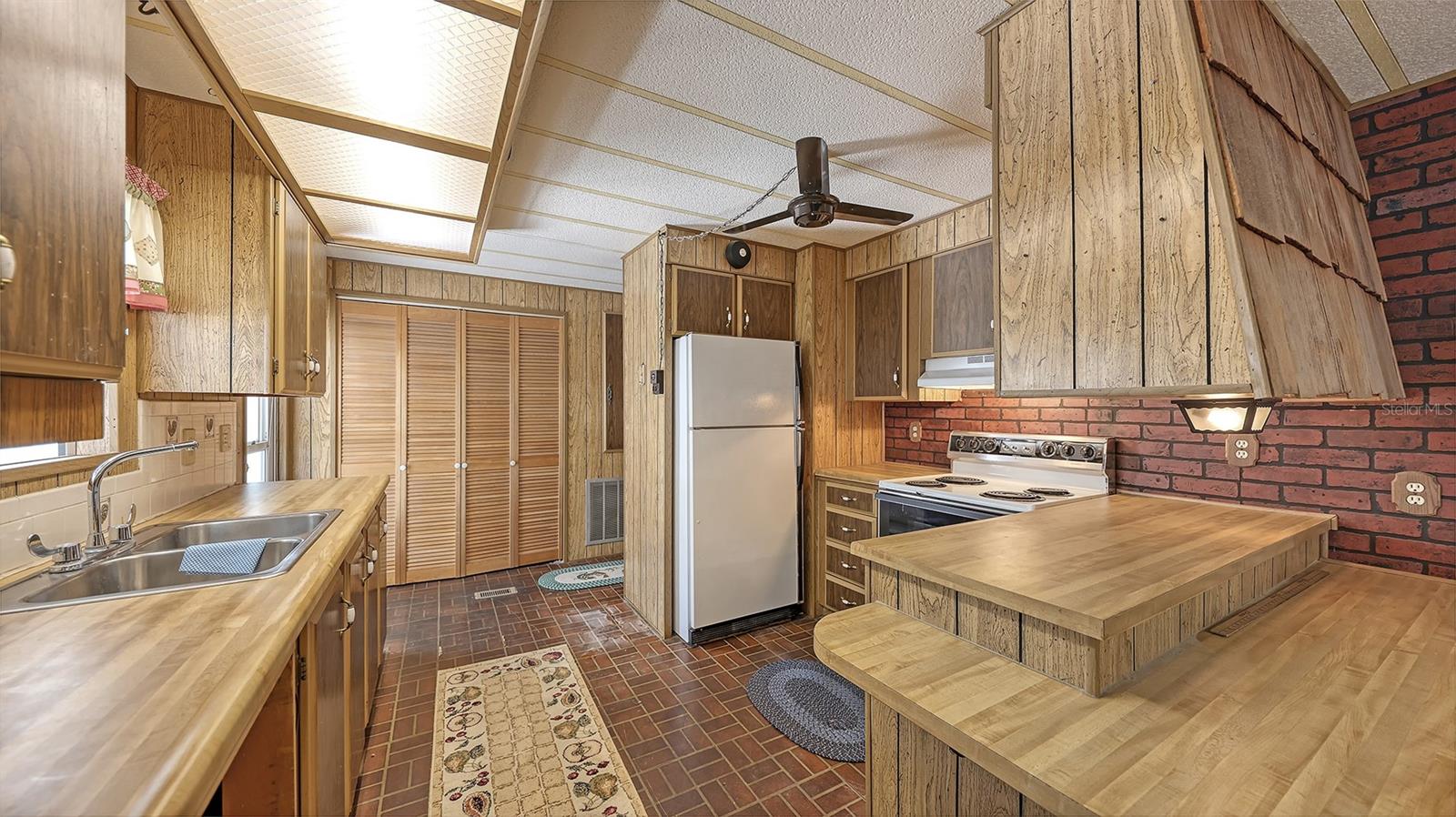 CASA LOMA MOBILEHOME - Residential