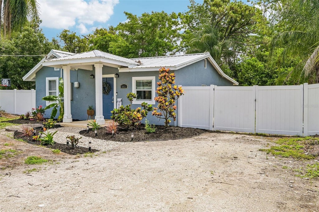 Photo of 5021 20th Street Ct E, Bradenton, FL 34203 (MLS # A4699789)