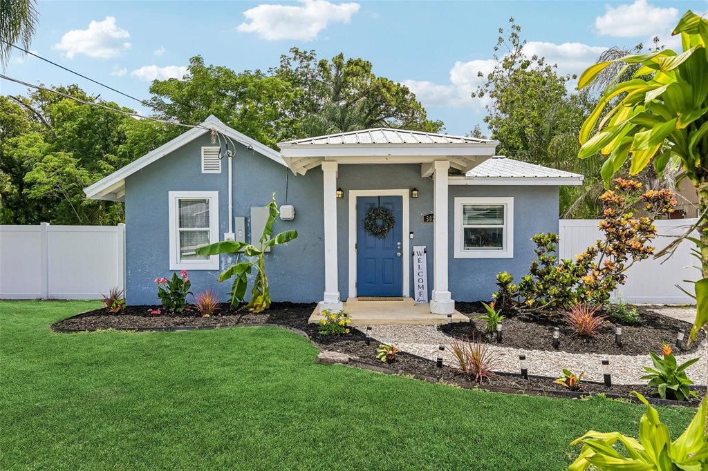 Photo of 5021 20th Street Ct E, Bradenton, FL 34203 (MLS # A4699789)