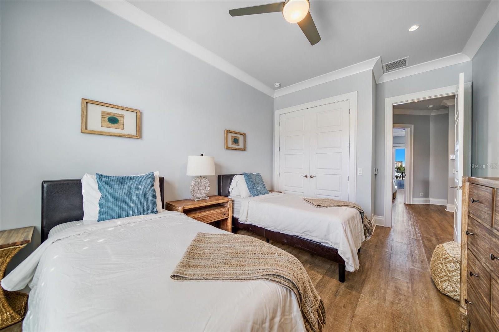 BRIGHTWATER BLUE TWNHMS - Residential