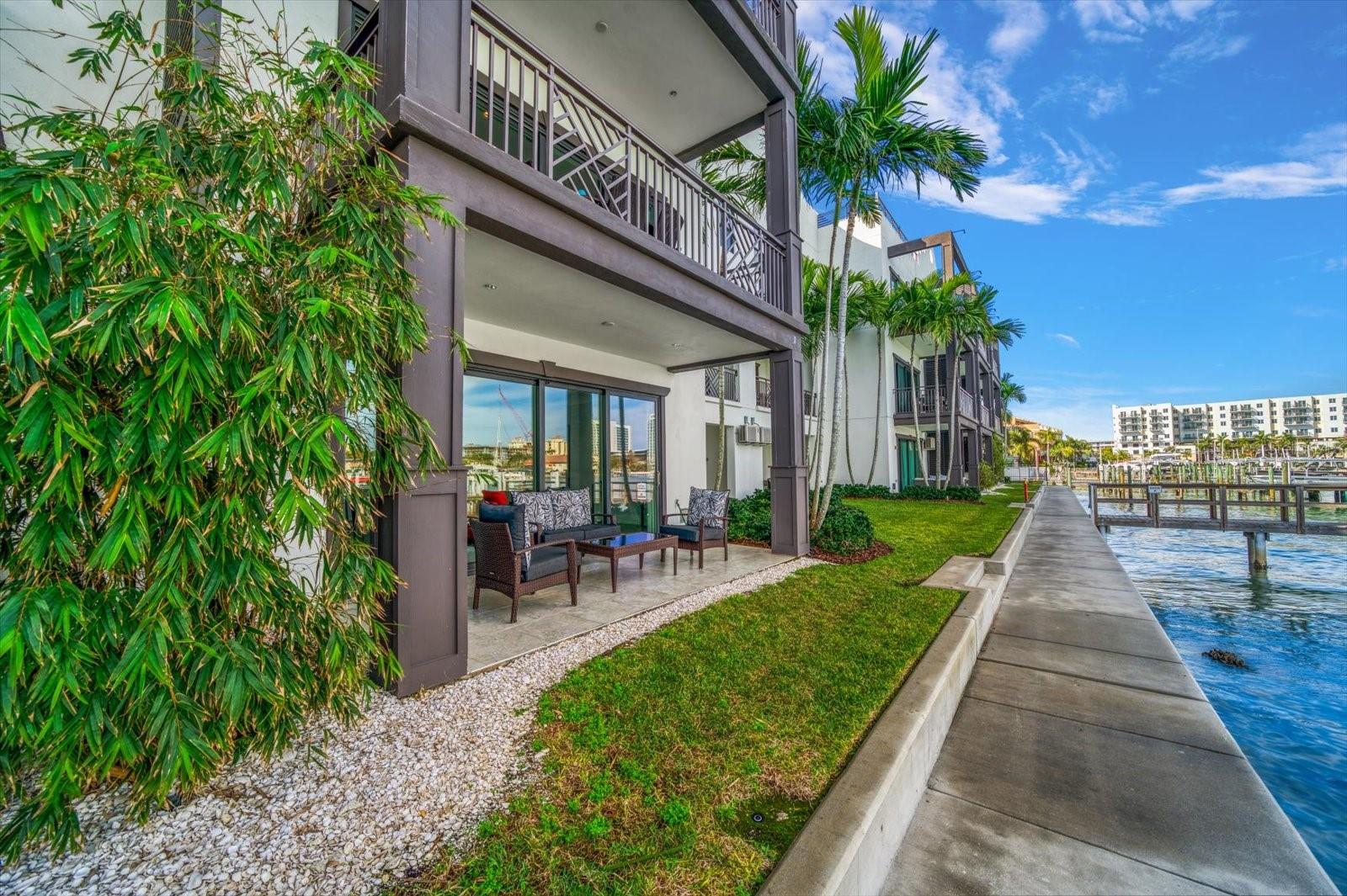 BRIGHTWATER BLUE TWNHMS - Residential