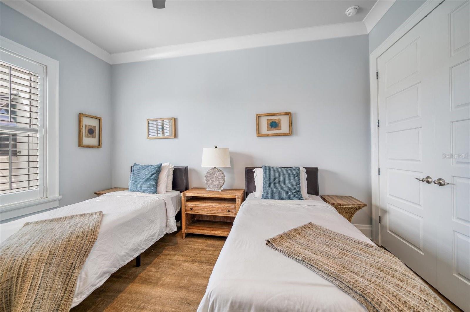 BRIGHTWATER BLUE TWNHMS - Residential