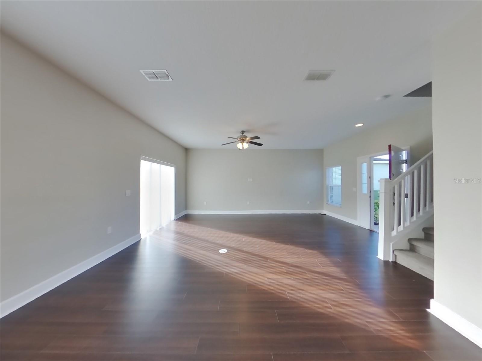 DUNDEE STATION - Residential Lease