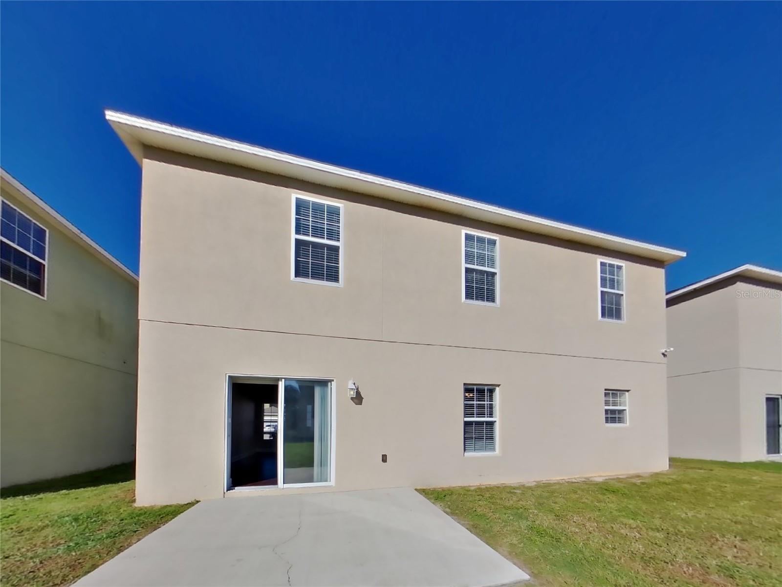 DUNDEE STATION - Residential Lease