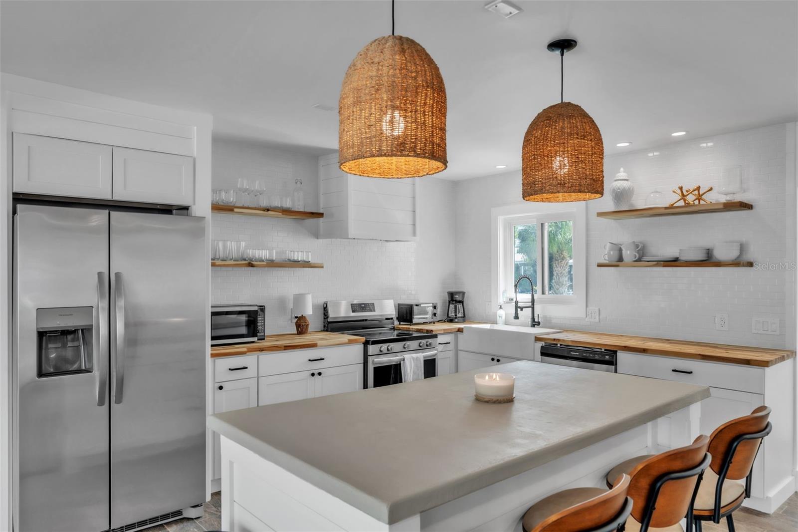 LAKE LA VISTA REP - Residential