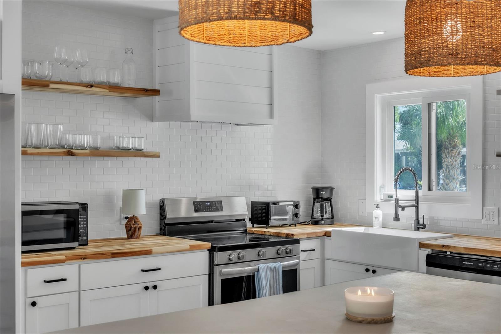 LAKE LA VISTA REP - Residential