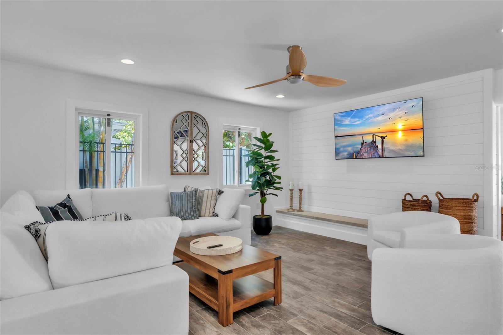 LAKE LA VISTA REP - Residential