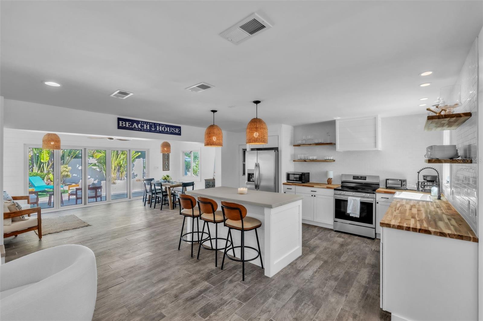 LAKE LA VISTA REP - Residential