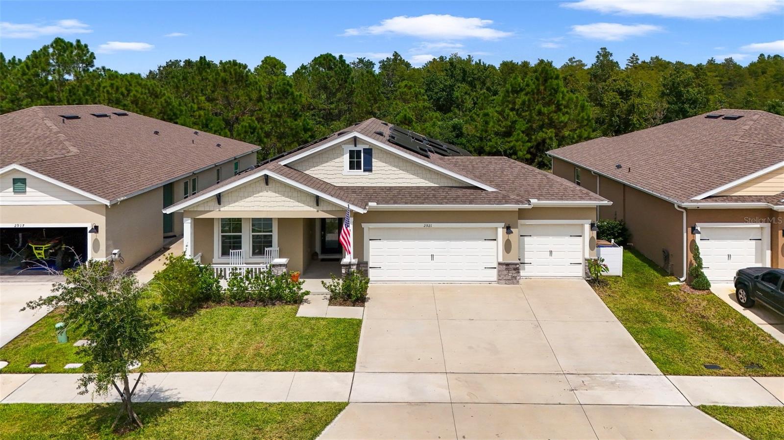 2921 HOODED CRANE COVE