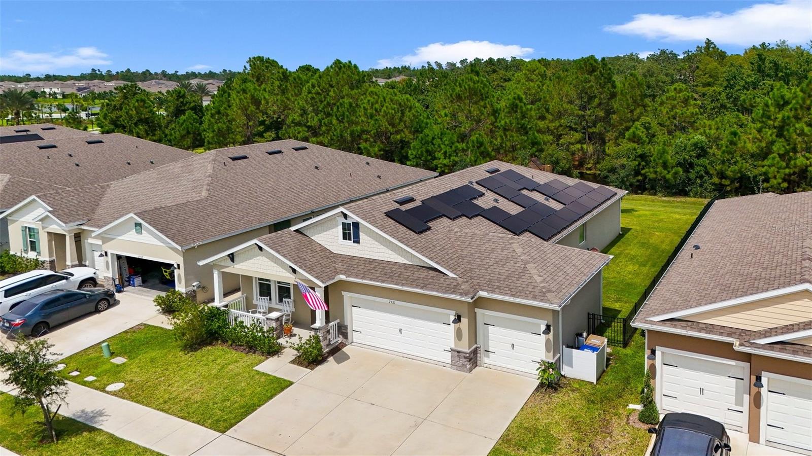 2921 HOODED CRANE COVE
