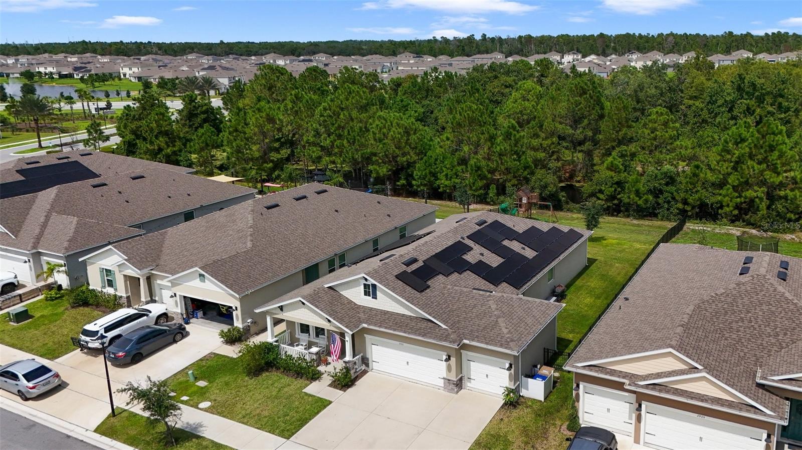 2921 HOODED CRANE COVE