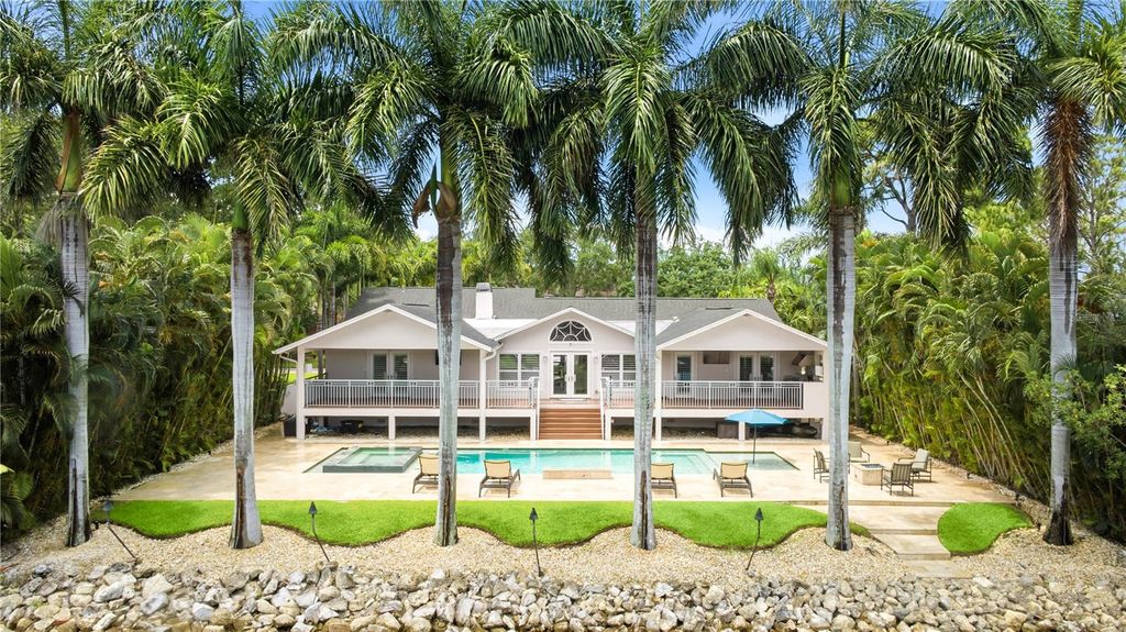 Photo of 662 Apalachee Circle NE, St Petersburg, FL 33702 (MLS # A4697315)