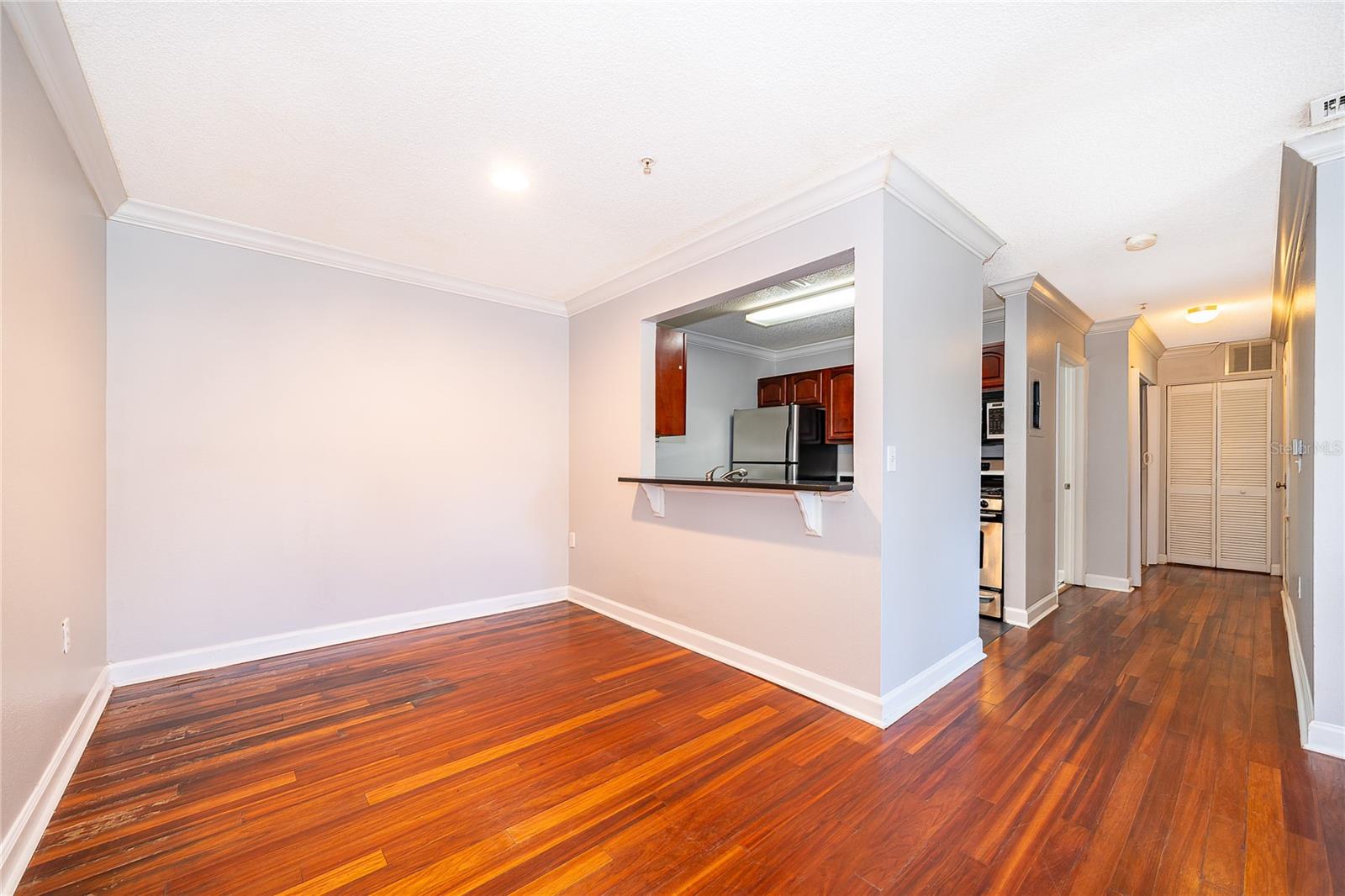 MIRIADA CONDO - Residential