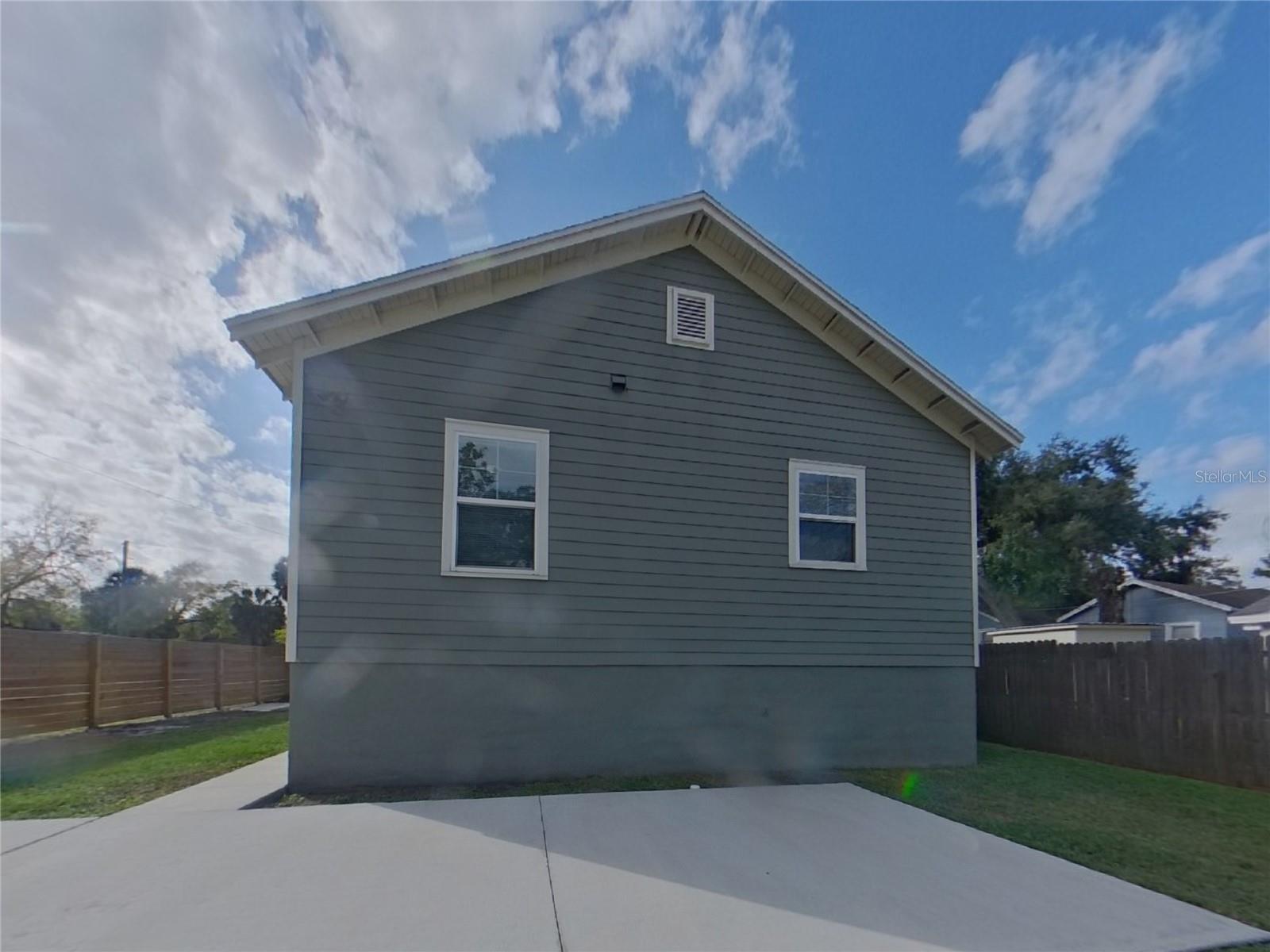 MENDELS RESUB OF BLOC - Residential Lease