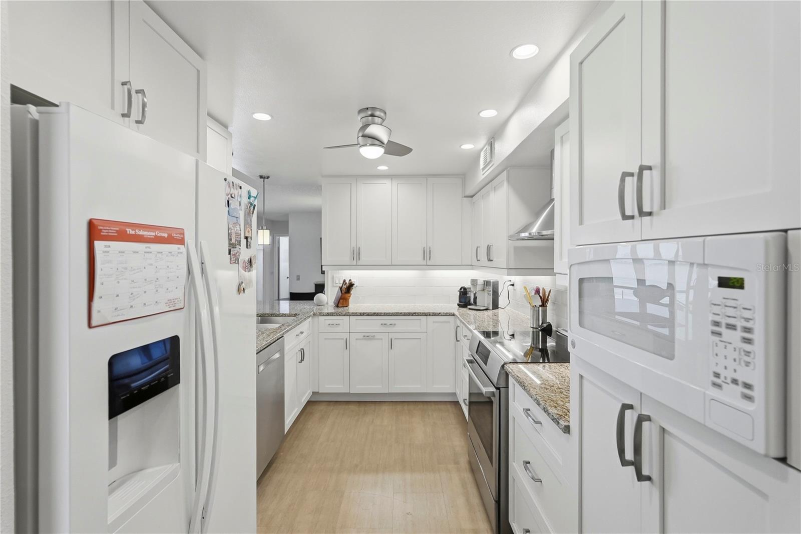 LA PUERTA DEL SOL CONDO - Residential