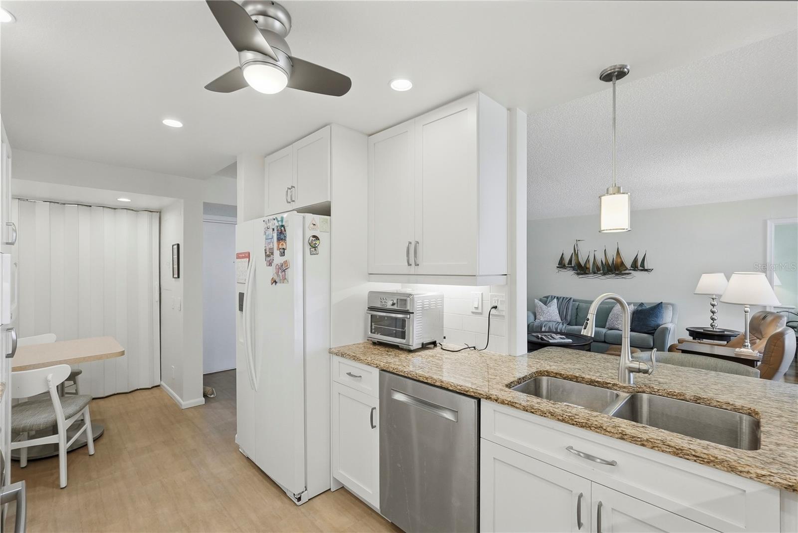 LA PUERTA DEL SOL CONDO - Residential