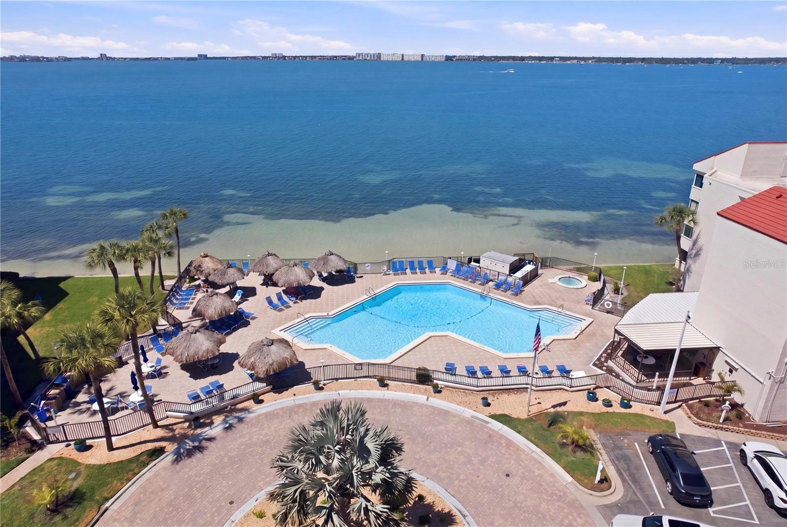 LA PUERTA DEL SOL CONDO - Residential