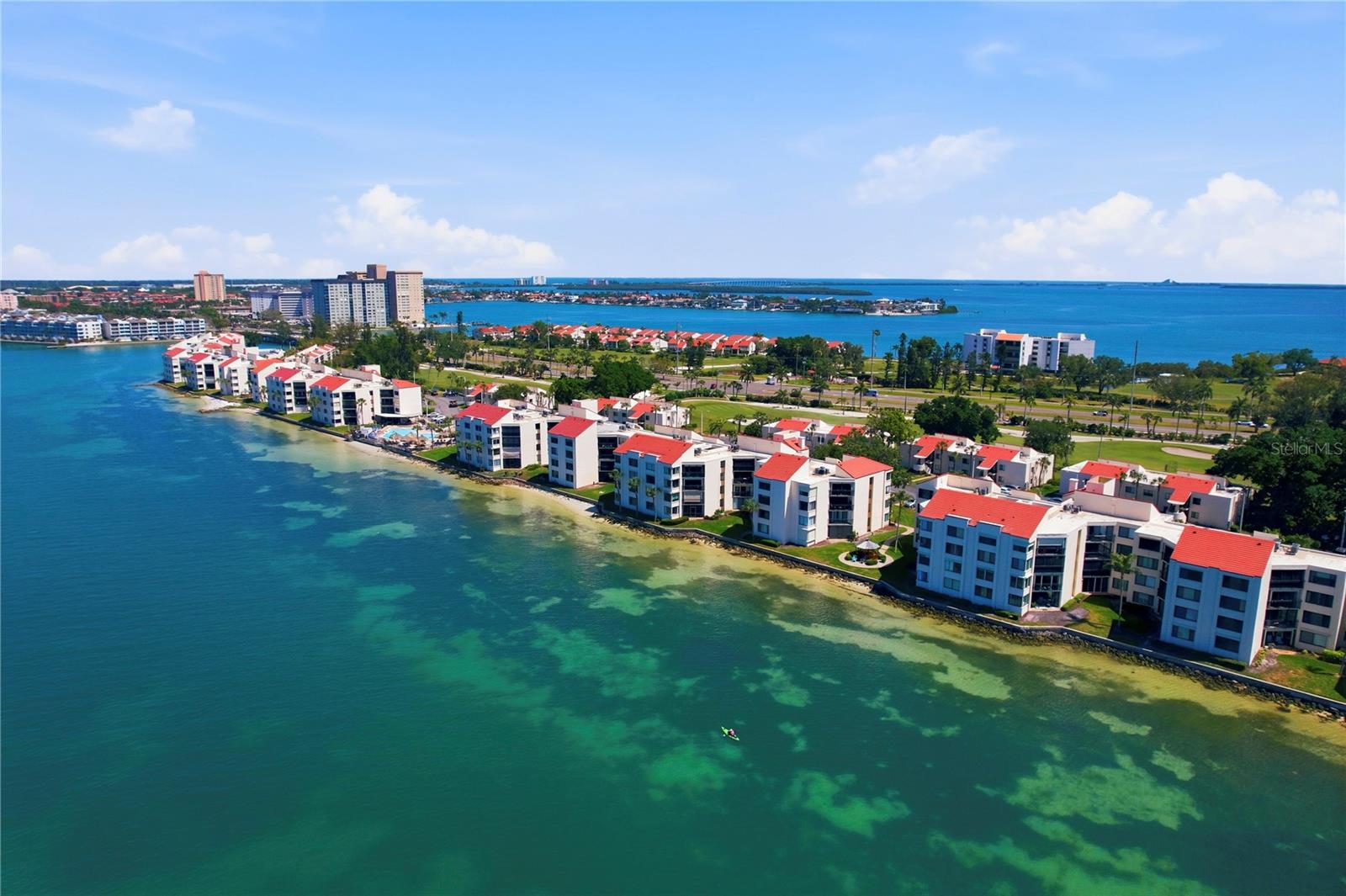 LA PUERTA DEL SOL CONDO - Residential