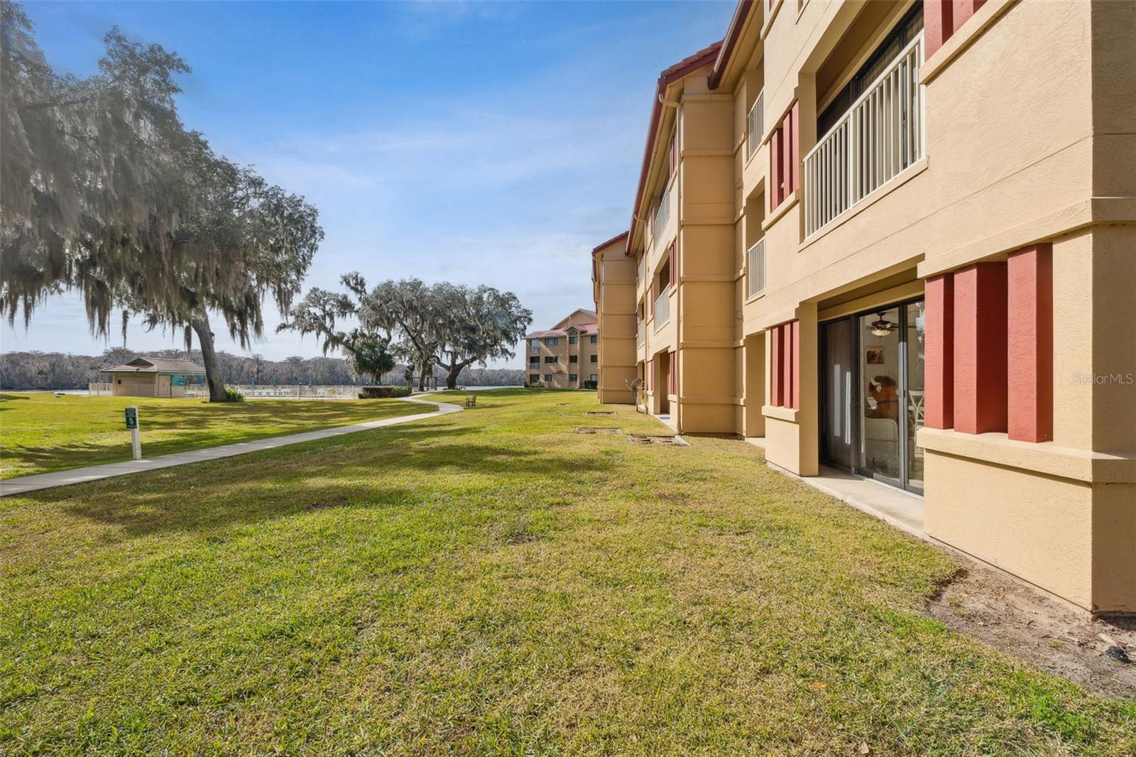 SPORTSMANS LODGE - Residential