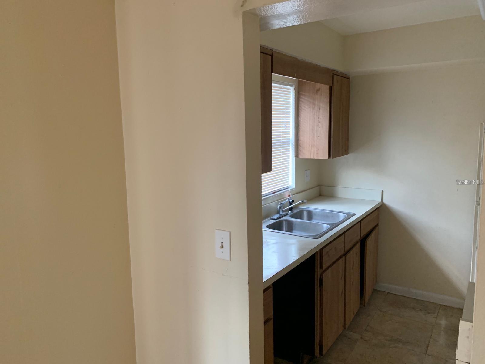 CHESTNUT WOODS - Residential Lease