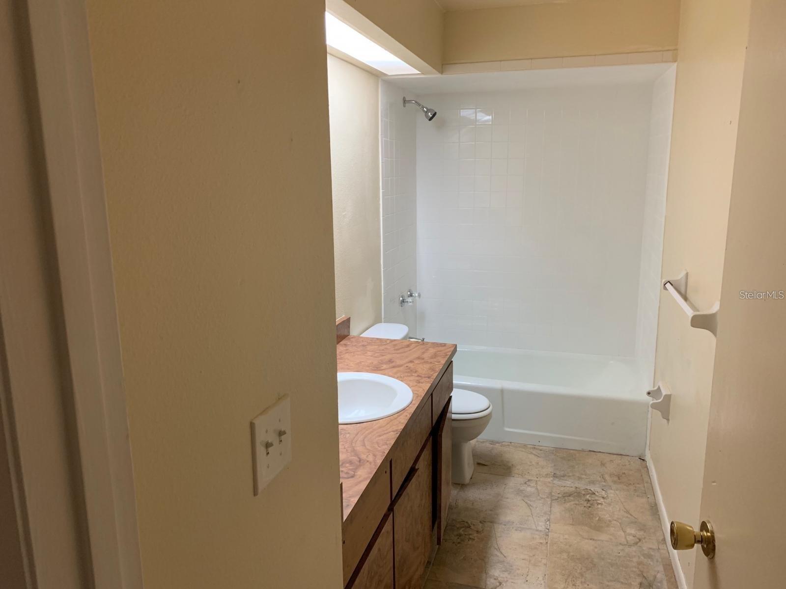 CHESTNUT WOODS - Residential Lease