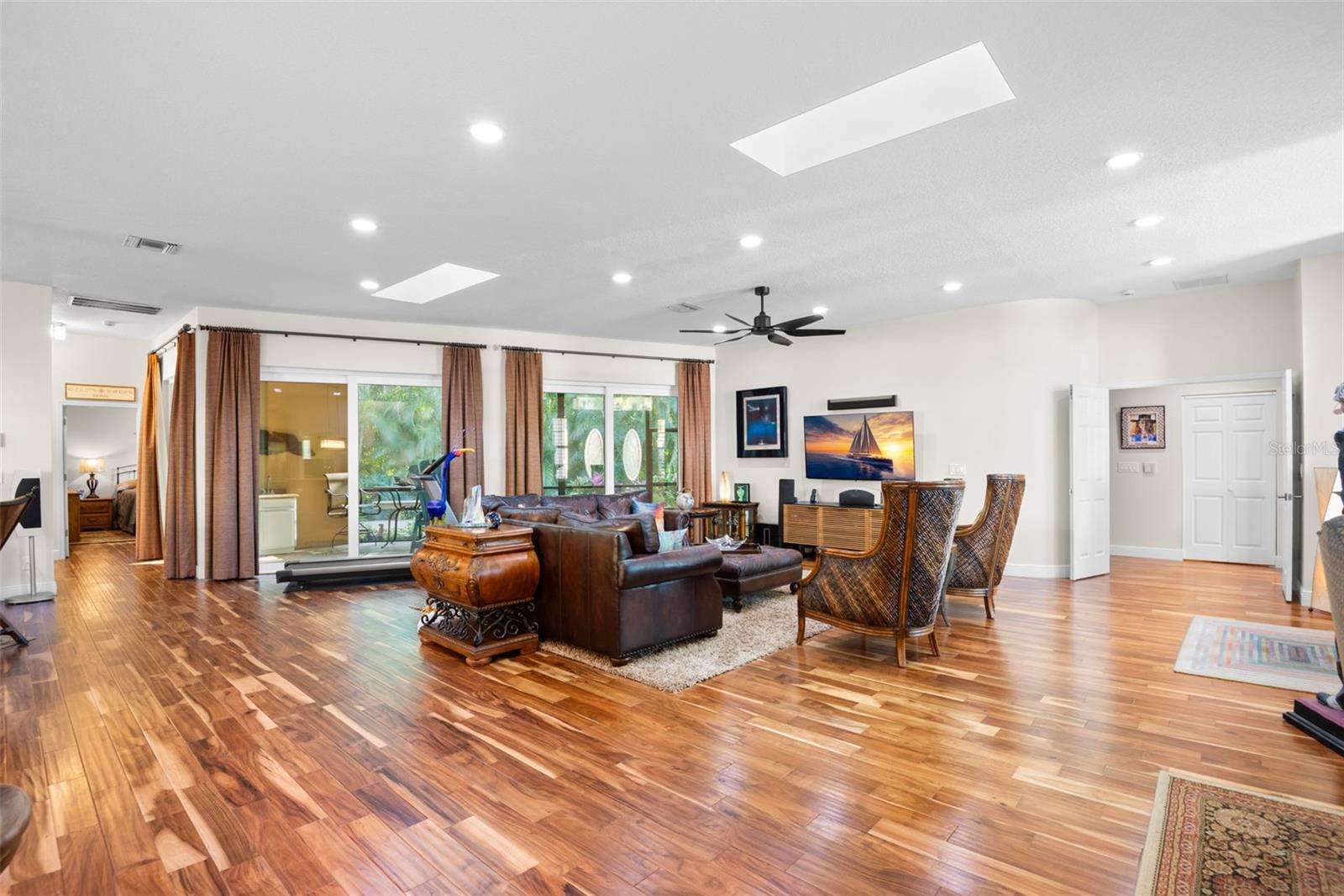 THE CREST SUB - Residential