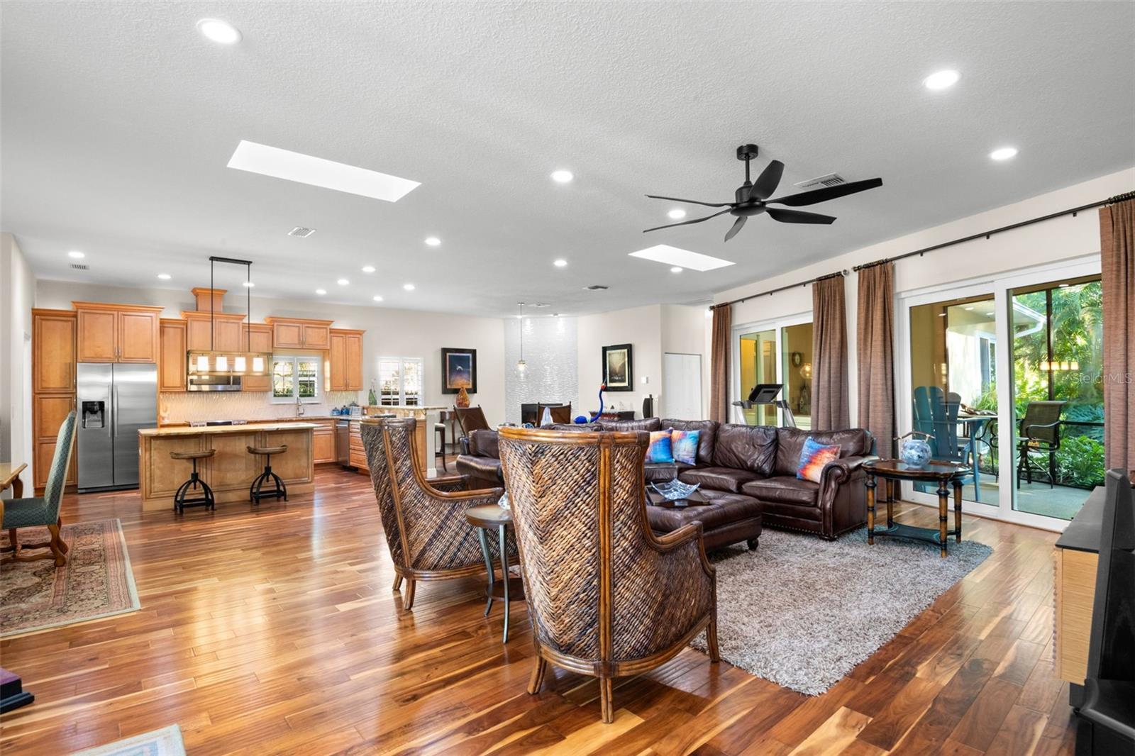 THE CREST SUB - Residential