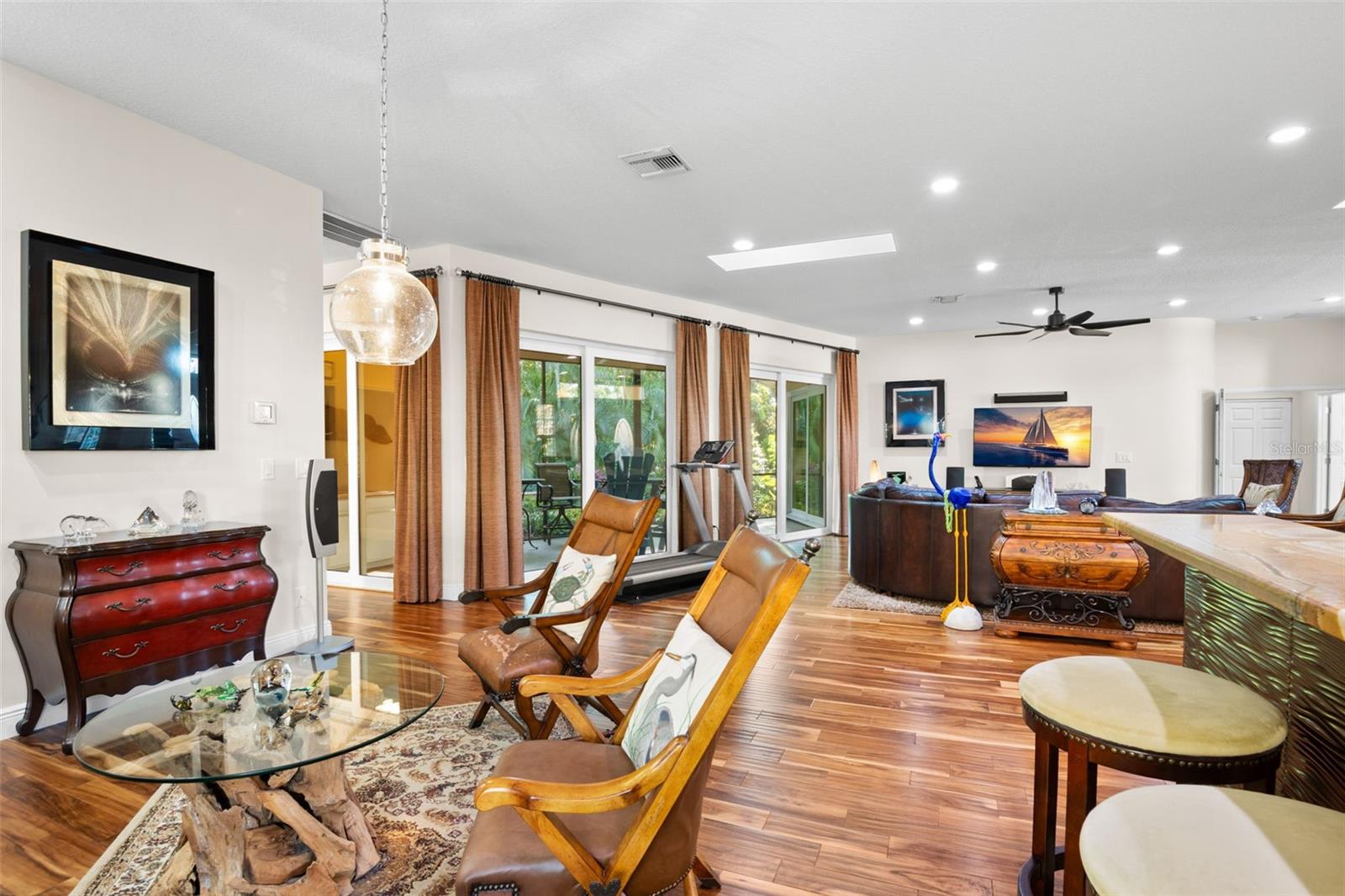 THE CREST SUB - Residential