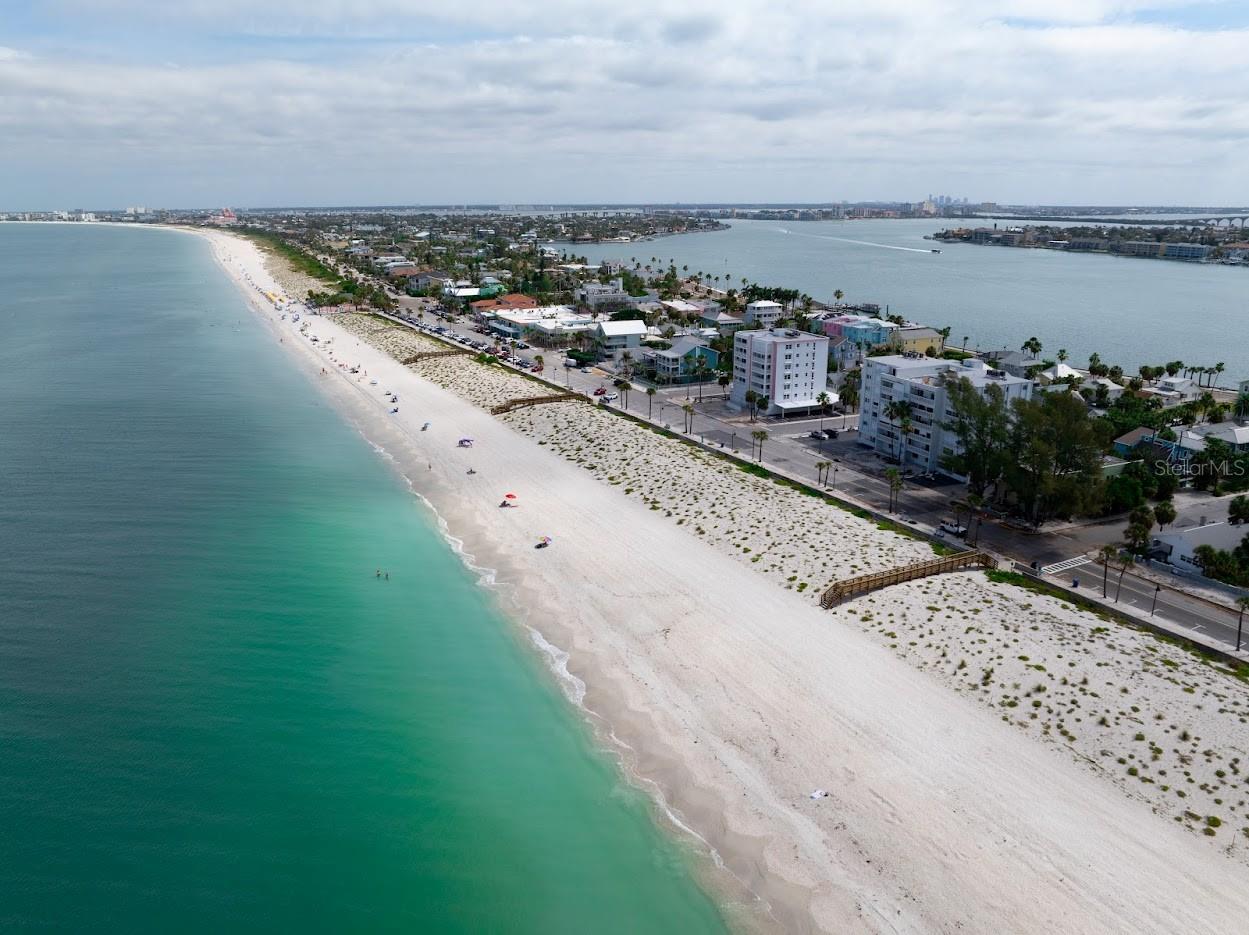 BEACH HOUSE OF PASS-A-GRILLE - Residential