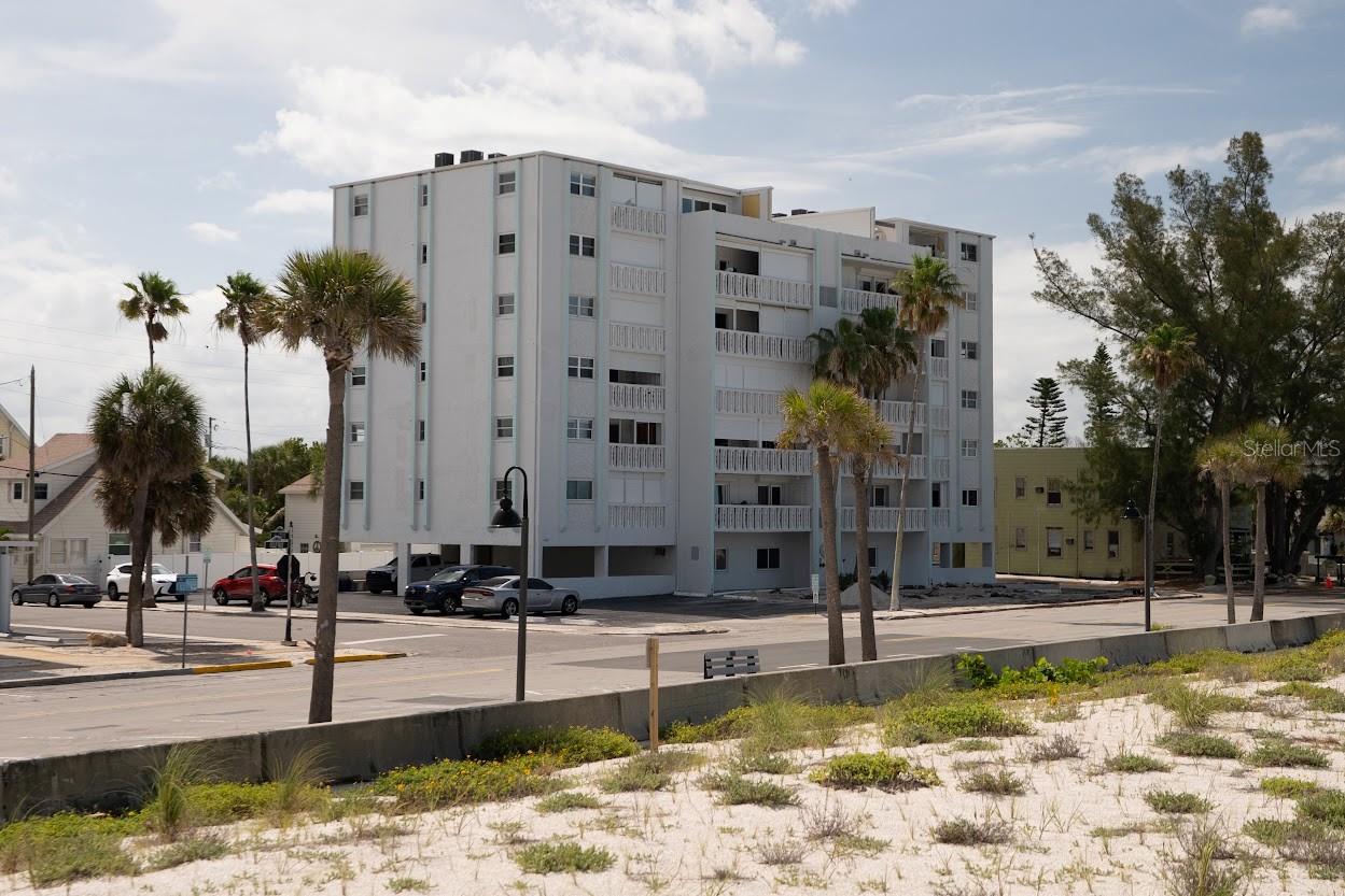 BEACH HOUSE OF PASS-A-GRILLE - Residential