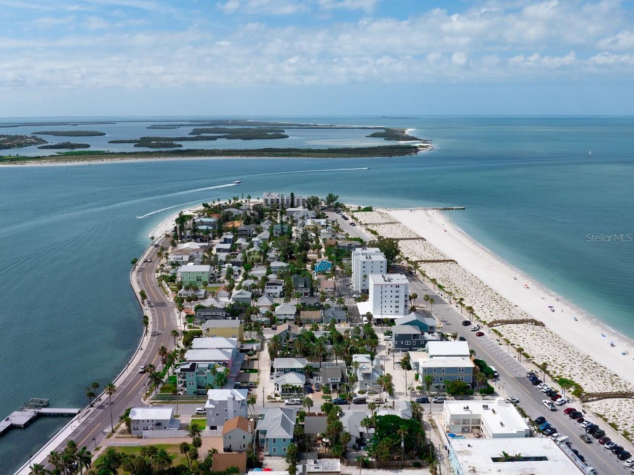 BEACH HOUSE OF PASS-A-GRILLE - Residential