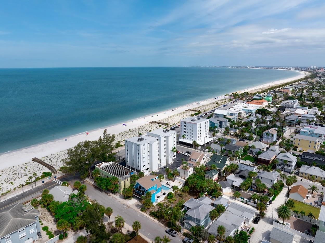 BEACH HOUSE OF PASS-A-GRILLE - Residential