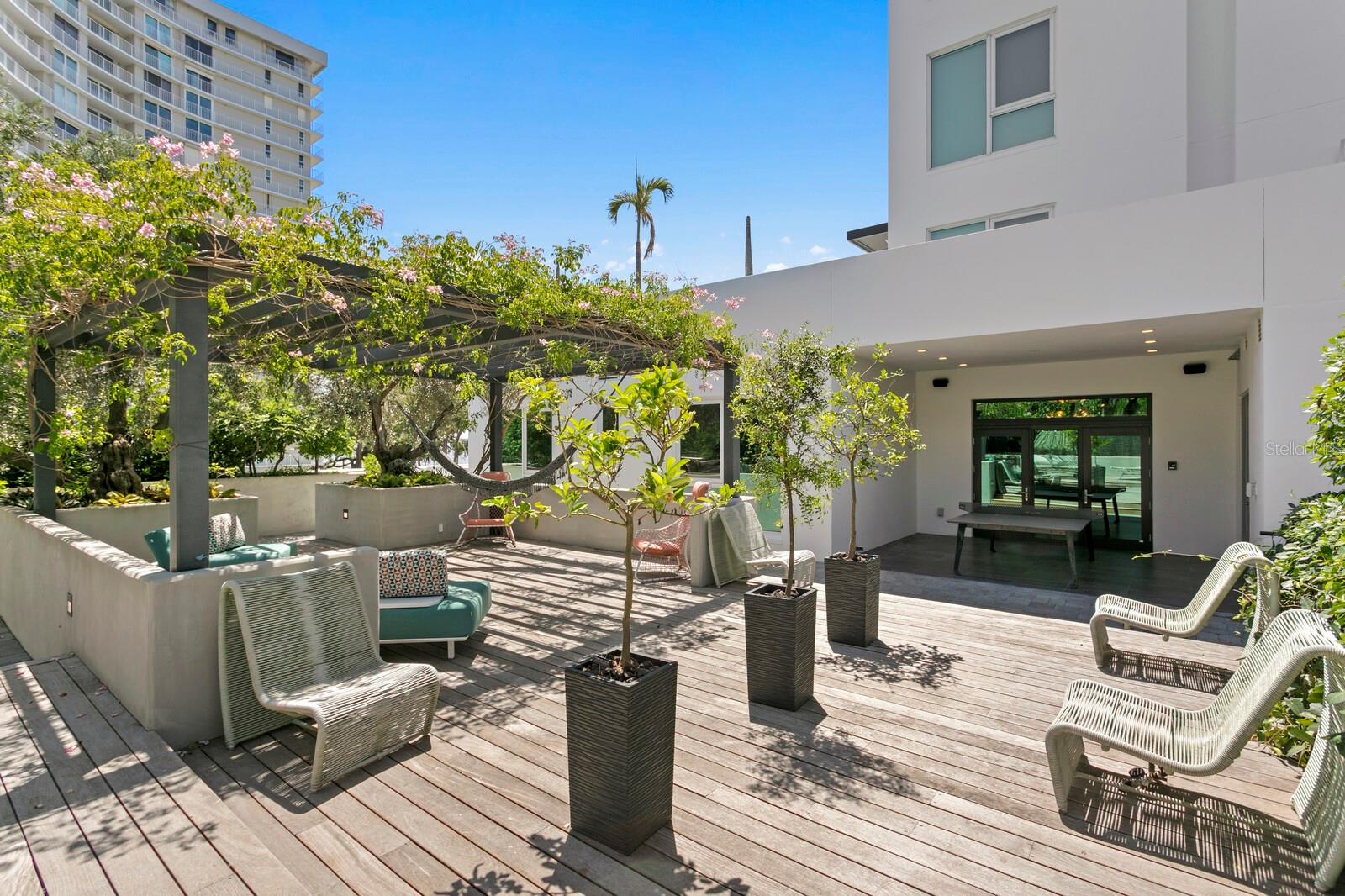 THE SANCTUARY AT ALEXANDRA PLACE - Residential