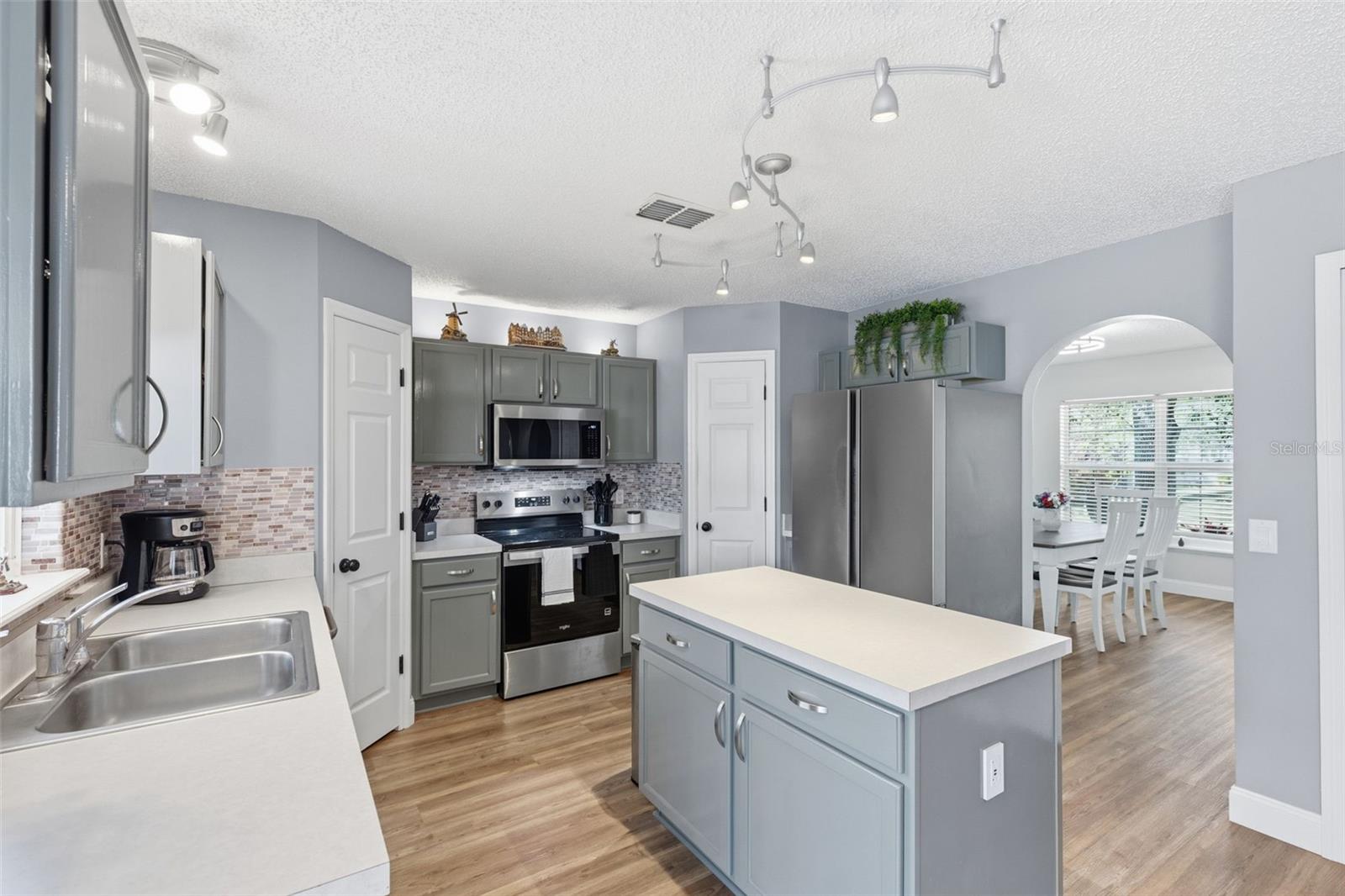 2150 SANDRIDGE CIRCLE