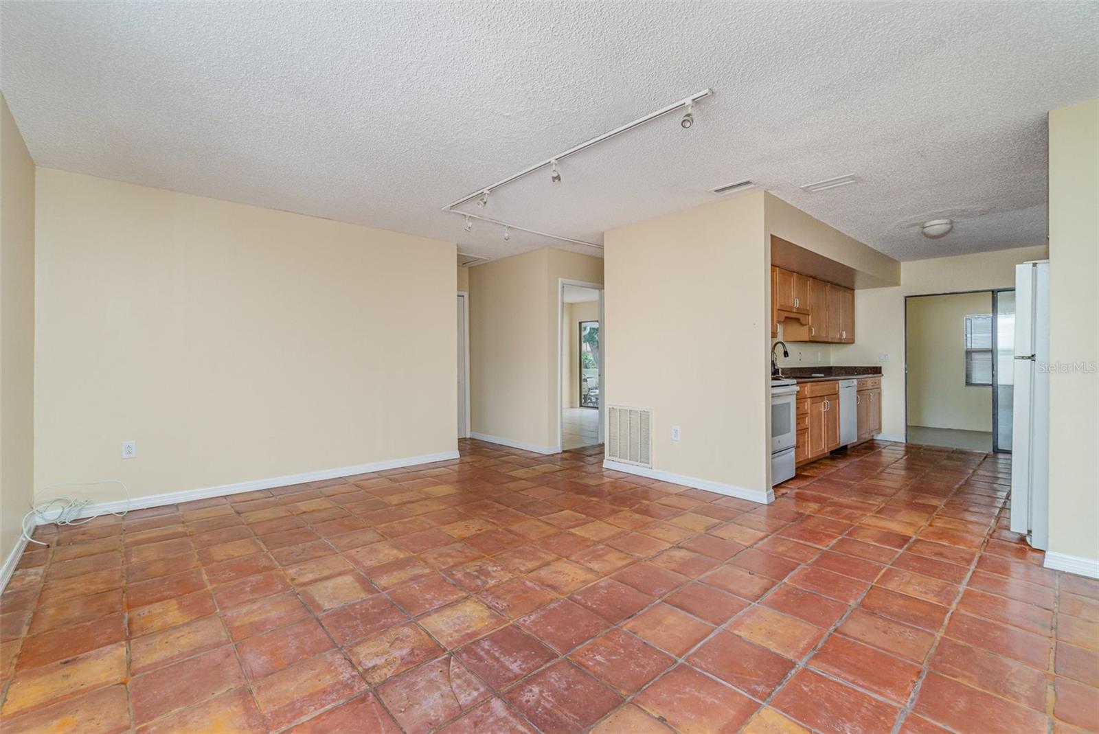 SUMMER WIND - Residential