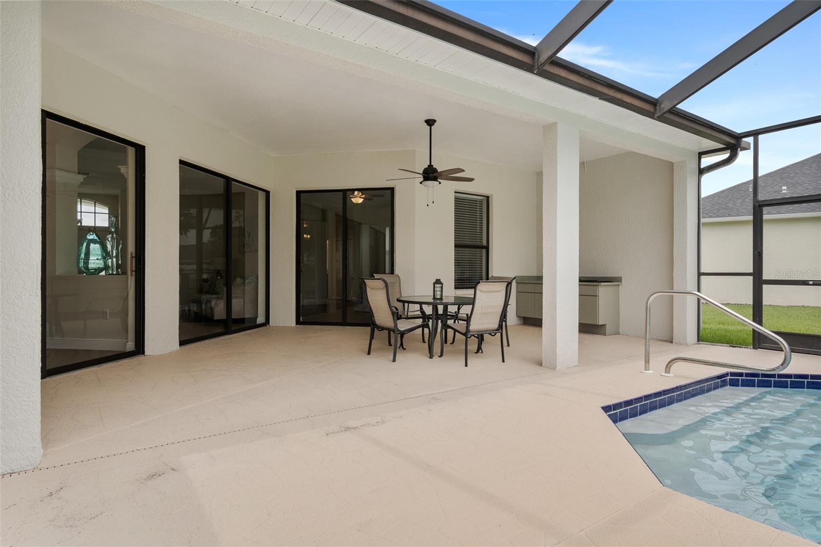 PRISTINE PLACE PH 4 - Residential