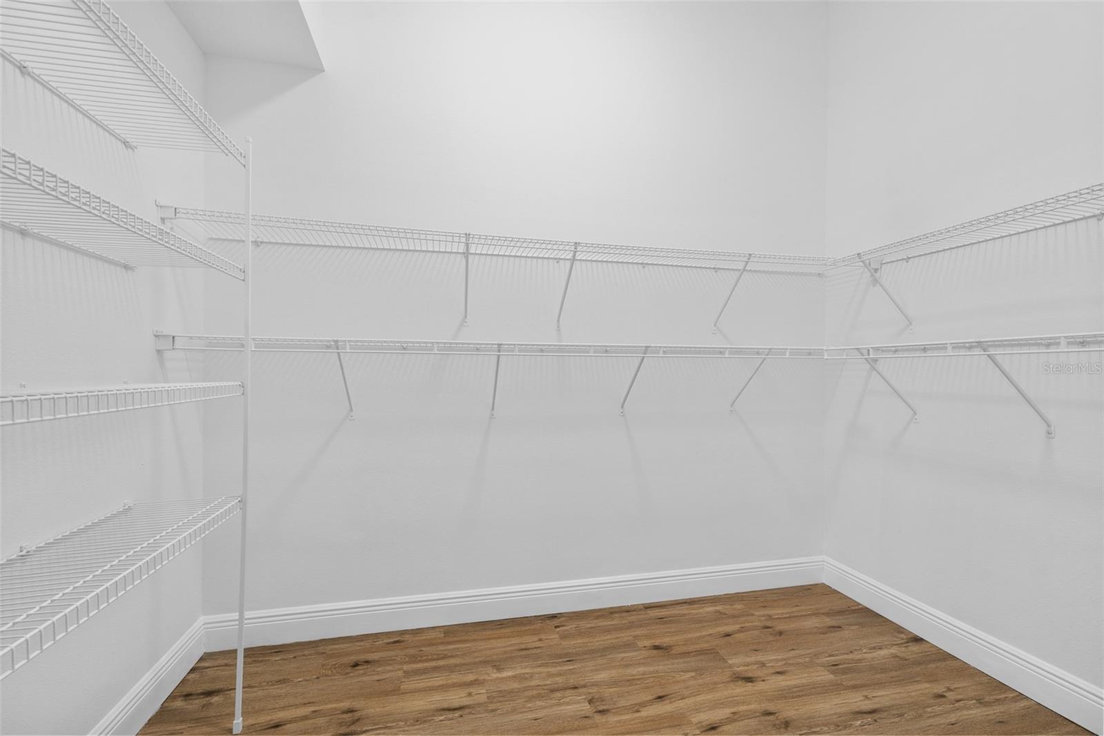 PRISTINE PLACE PH 4 - Residential