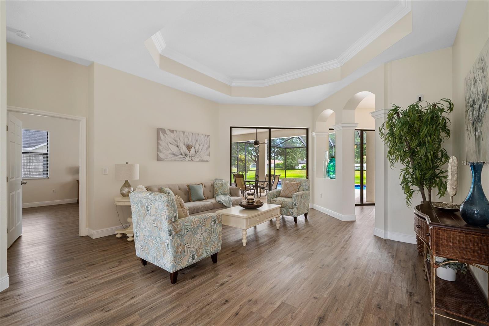 PRISTINE PLACE PH 4 - Residential