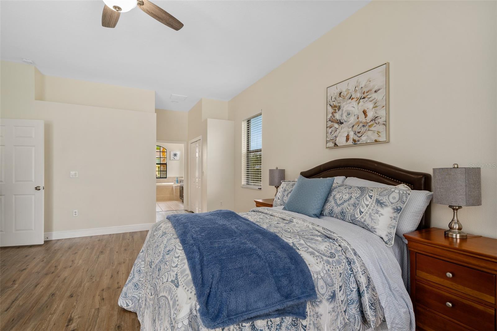 PRISTINE PLACE PH 4 - Residential