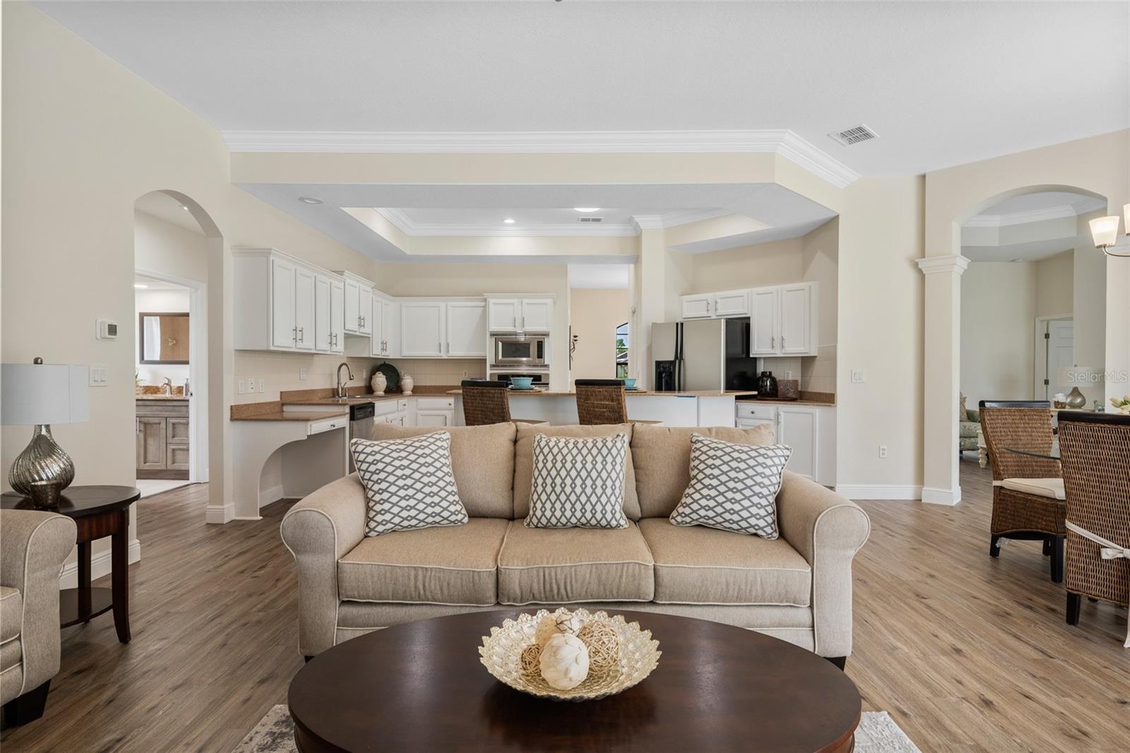 PRISTINE PLACE PH 4 - Residential
