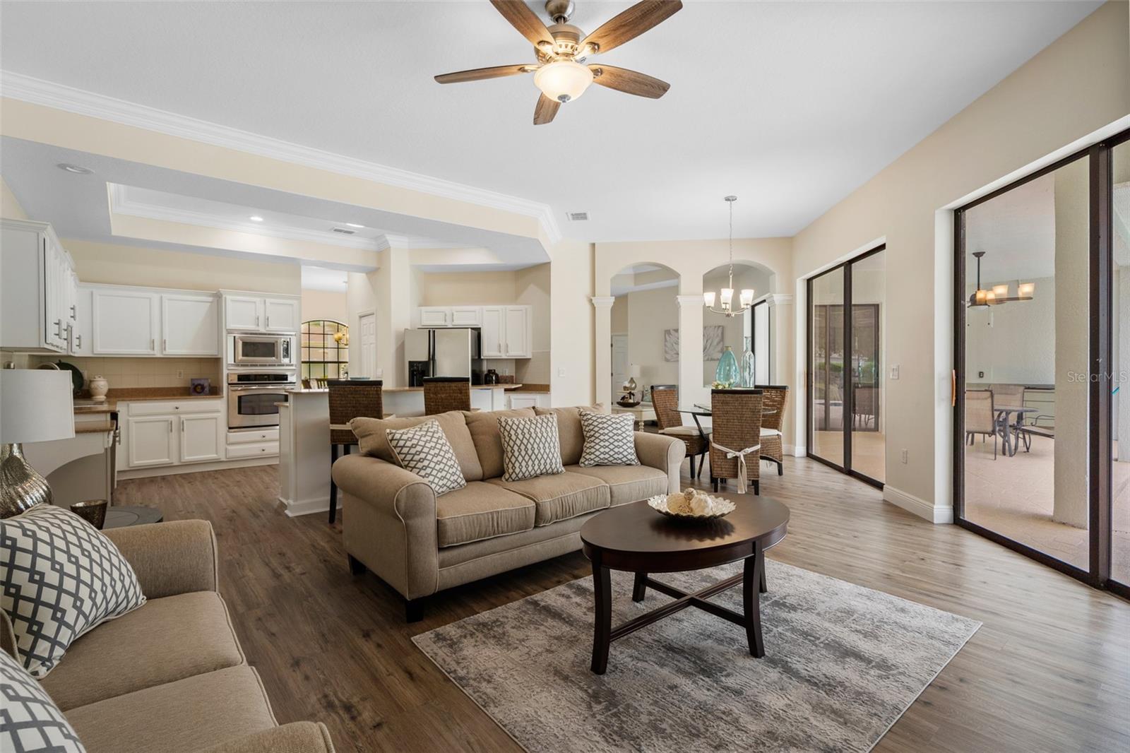 PRISTINE PLACE PH 4 - Residential