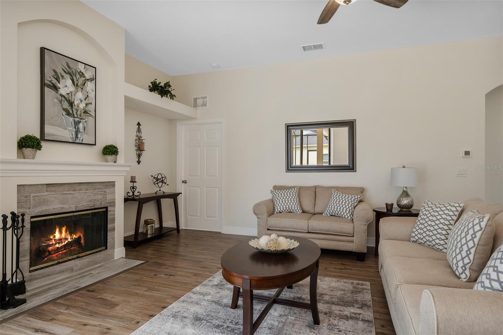 PRISTINE PLACE PH 4 - Residential