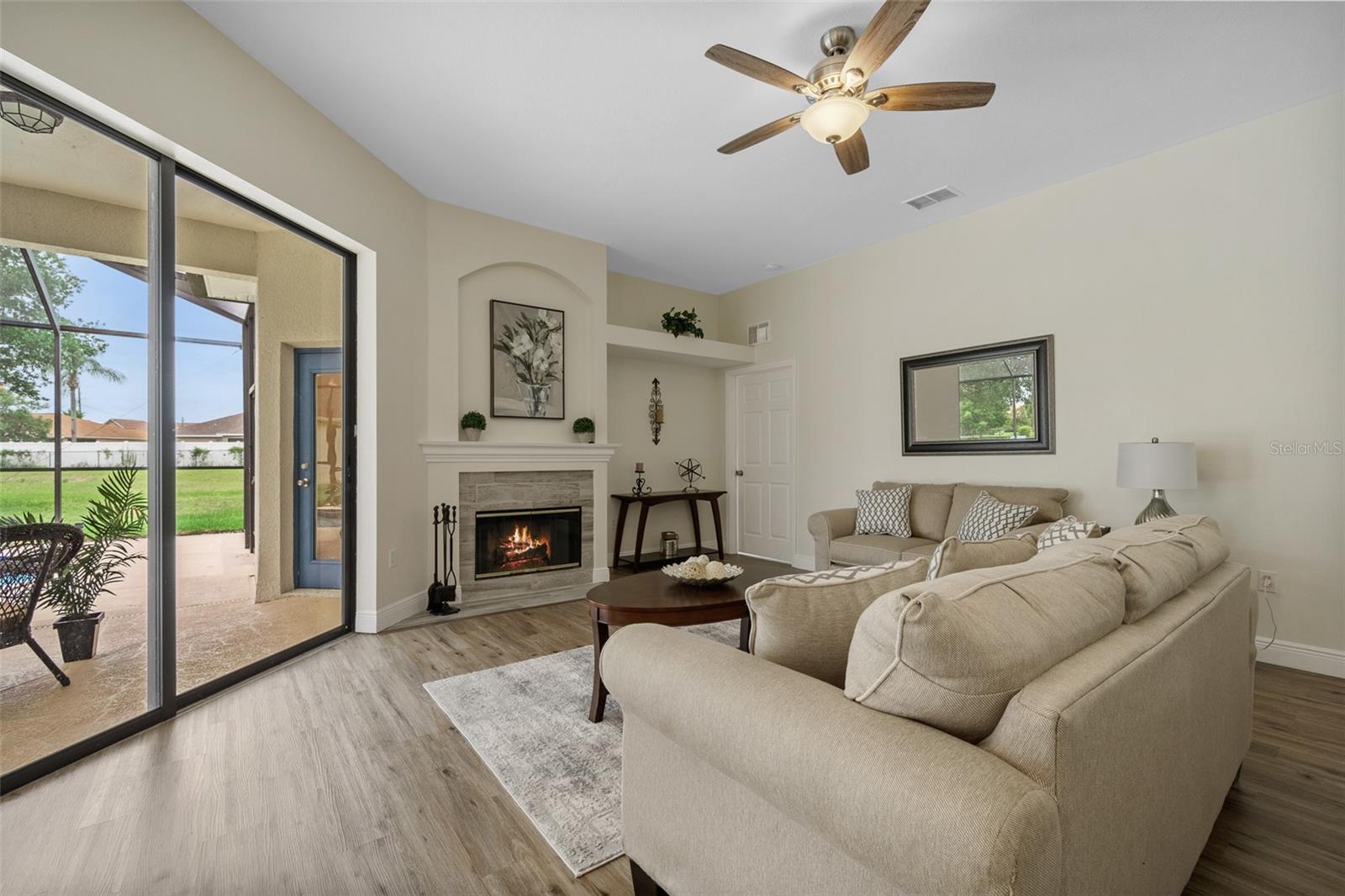 PRISTINE PLACE PH 4 - Residential