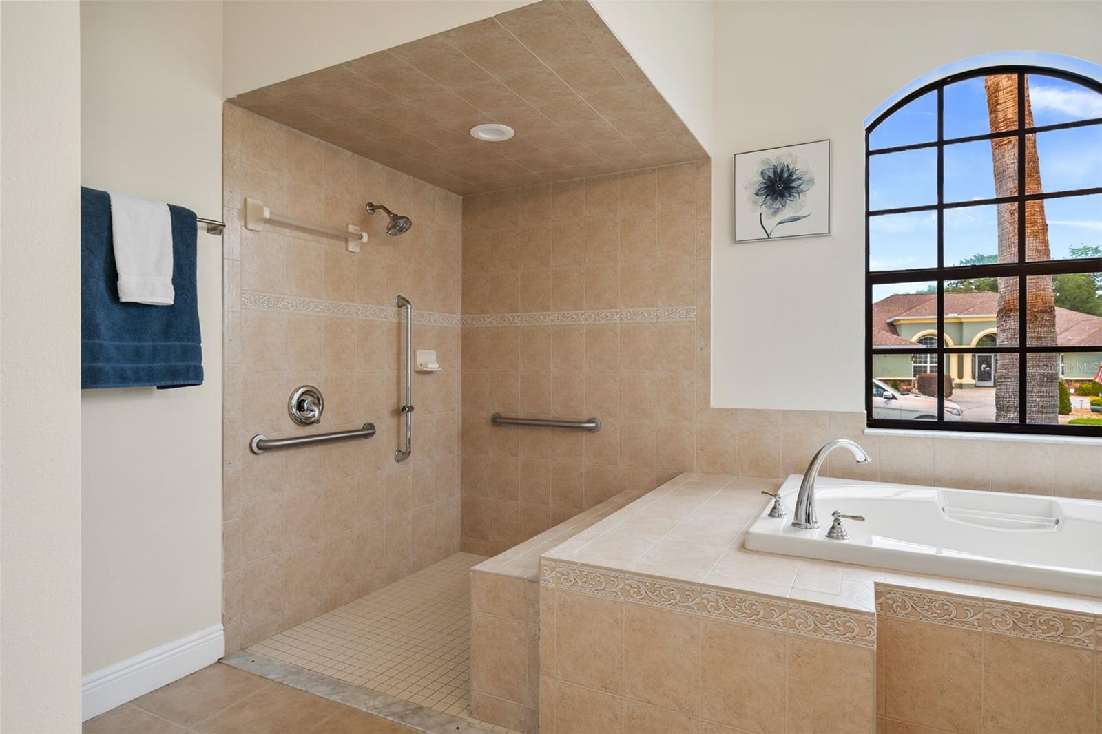 PRISTINE PLACE PH 4 - Residential