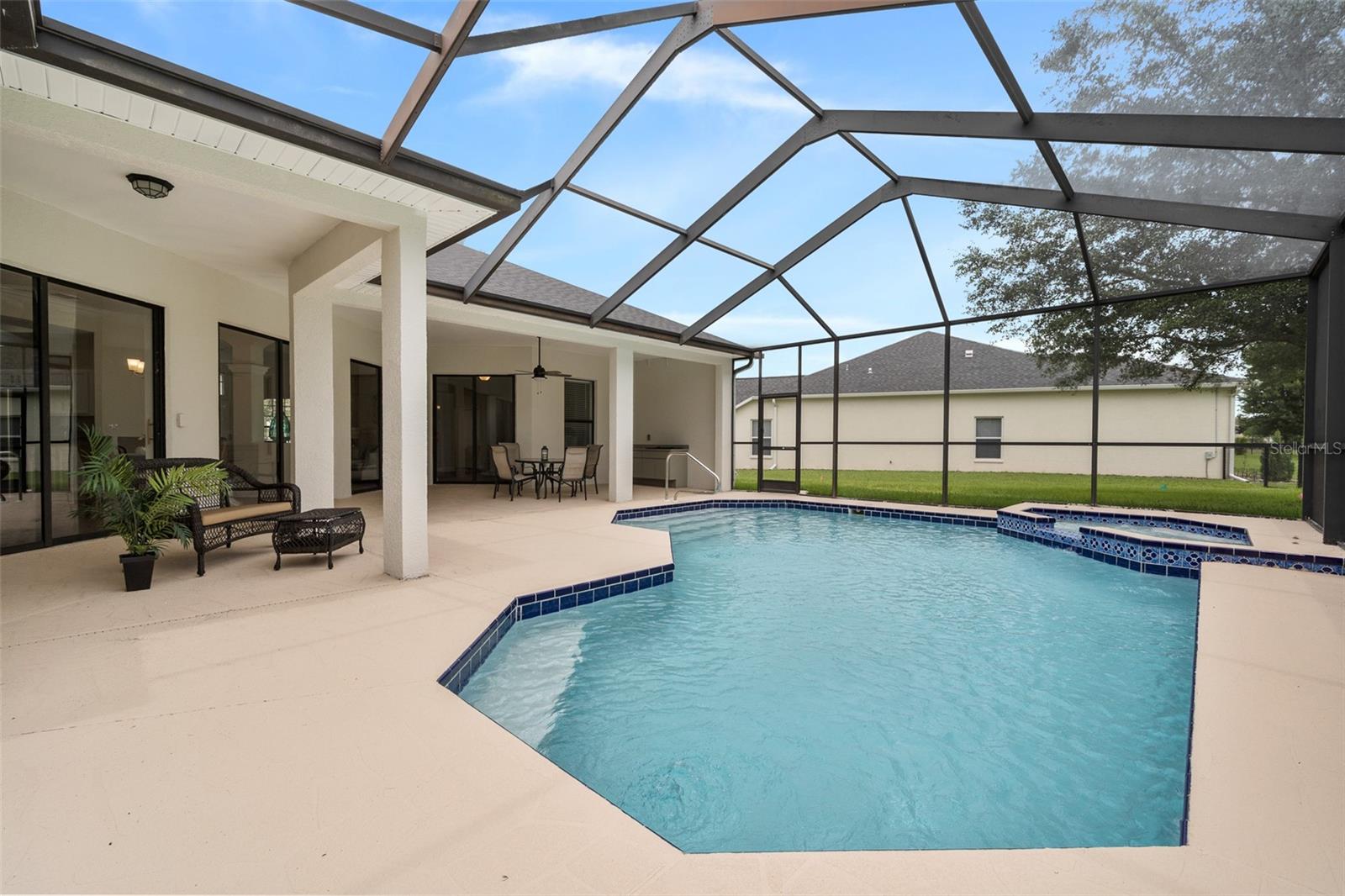 PRISTINE PLACE PH 4 - Residential