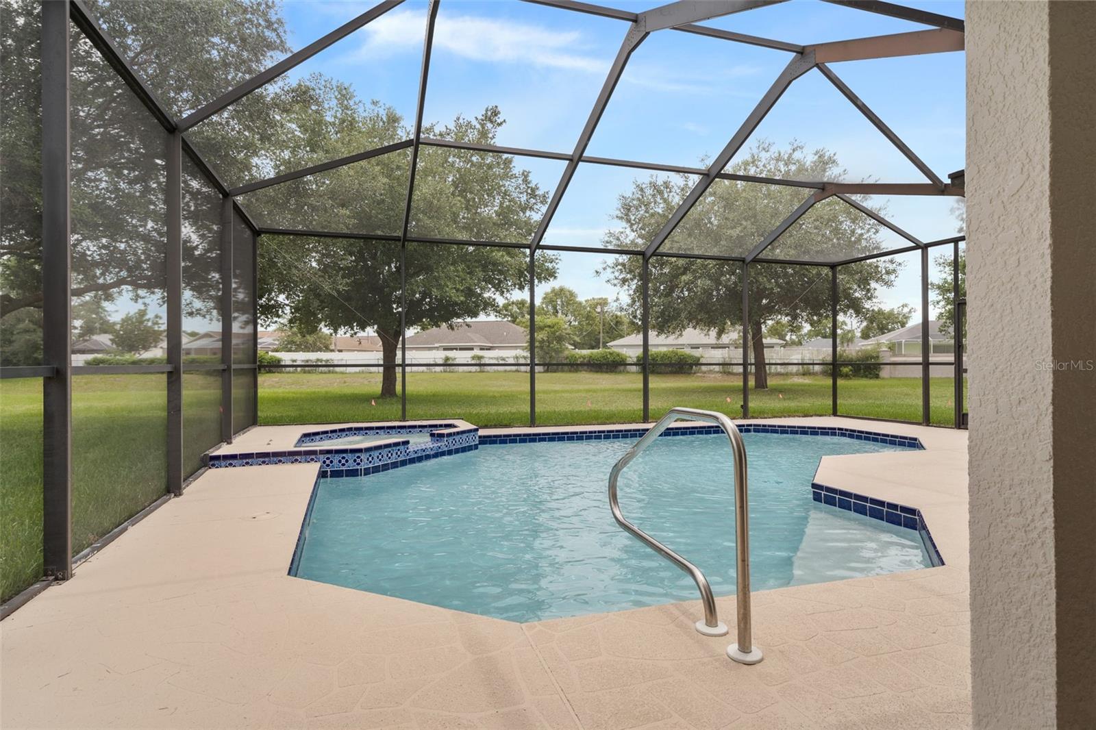 PRISTINE PLACE PH 4 - Residential