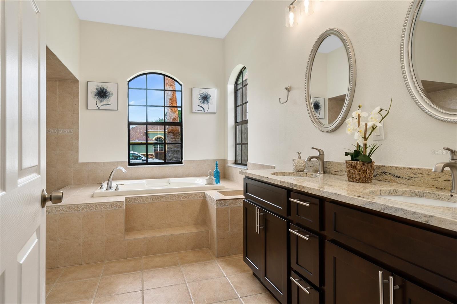 PRISTINE PLACE PH 4 - Residential