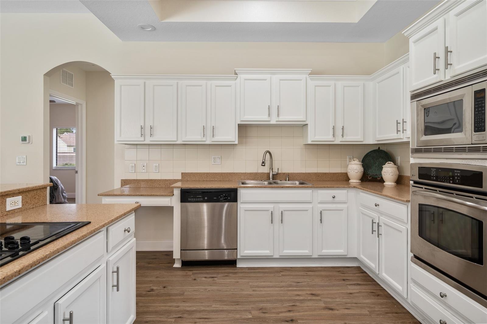 PRISTINE PLACE PH 4 - Residential