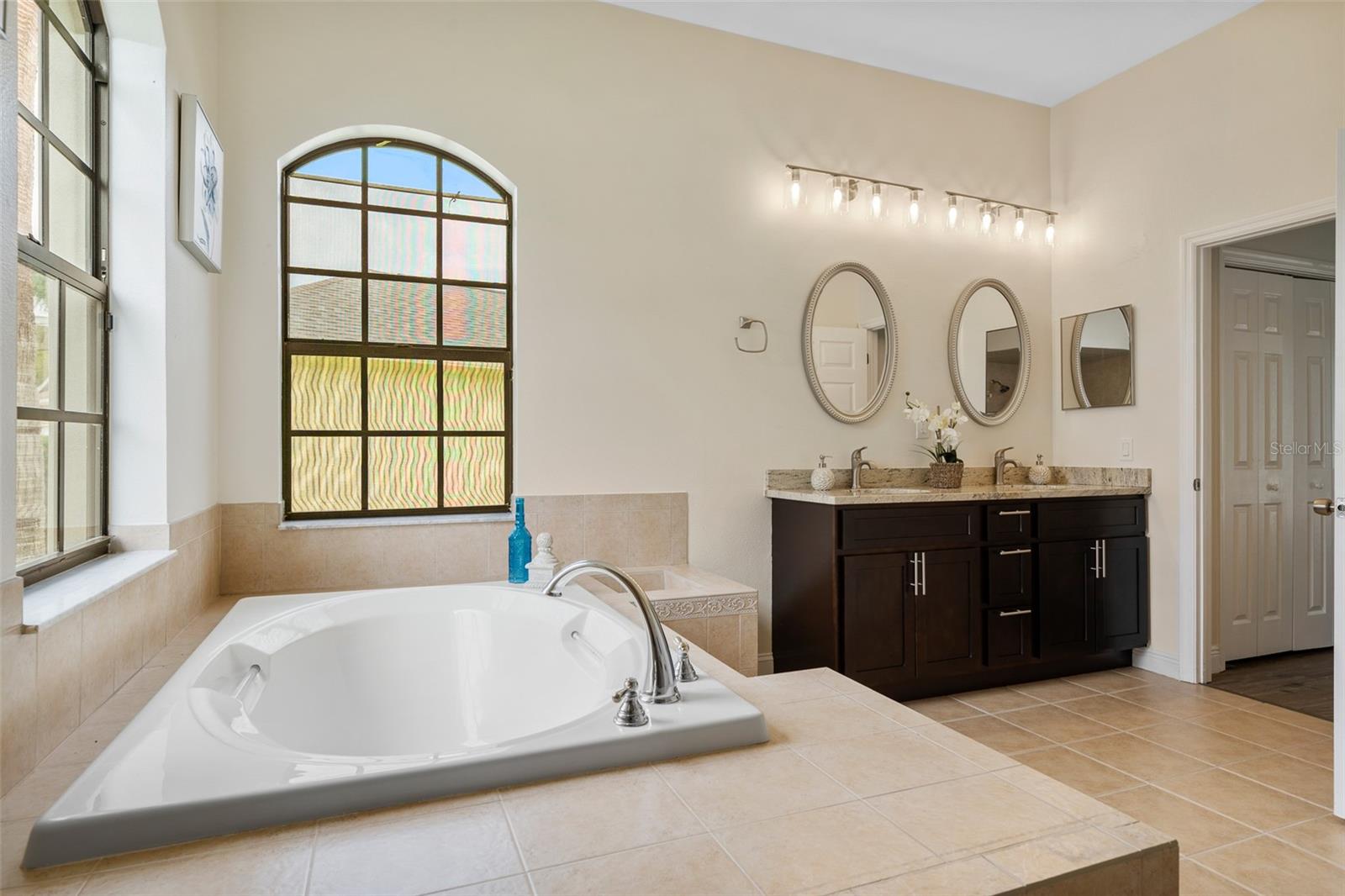 PRISTINE PLACE PH 4 - Residential