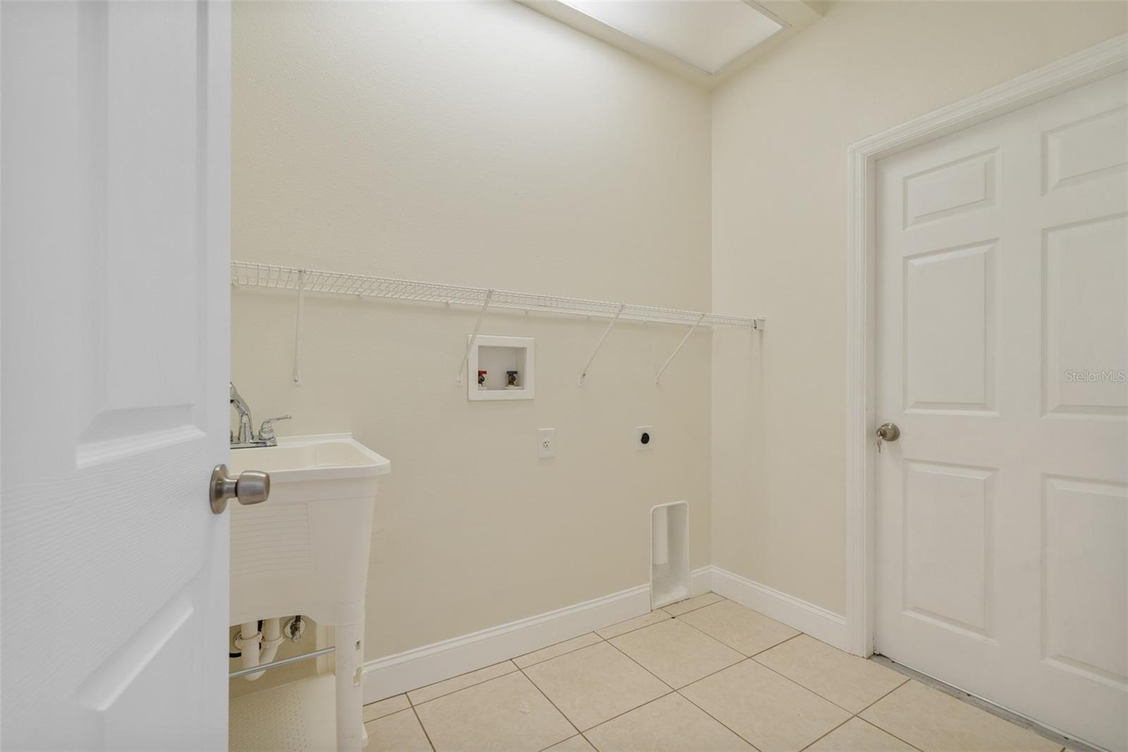 PRISTINE PLACE PH 4 - Residential